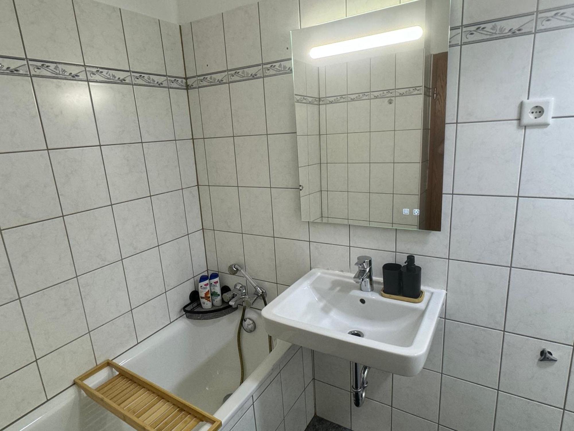 Stylish & Relaxing Modernes Apartment Mit Privatparkplatz غيلسنكيرشن المظهر الخارجي الصورة